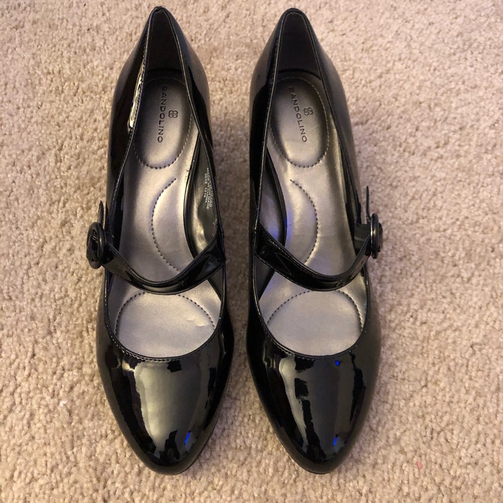 NWOT Black Bandolino Pumps